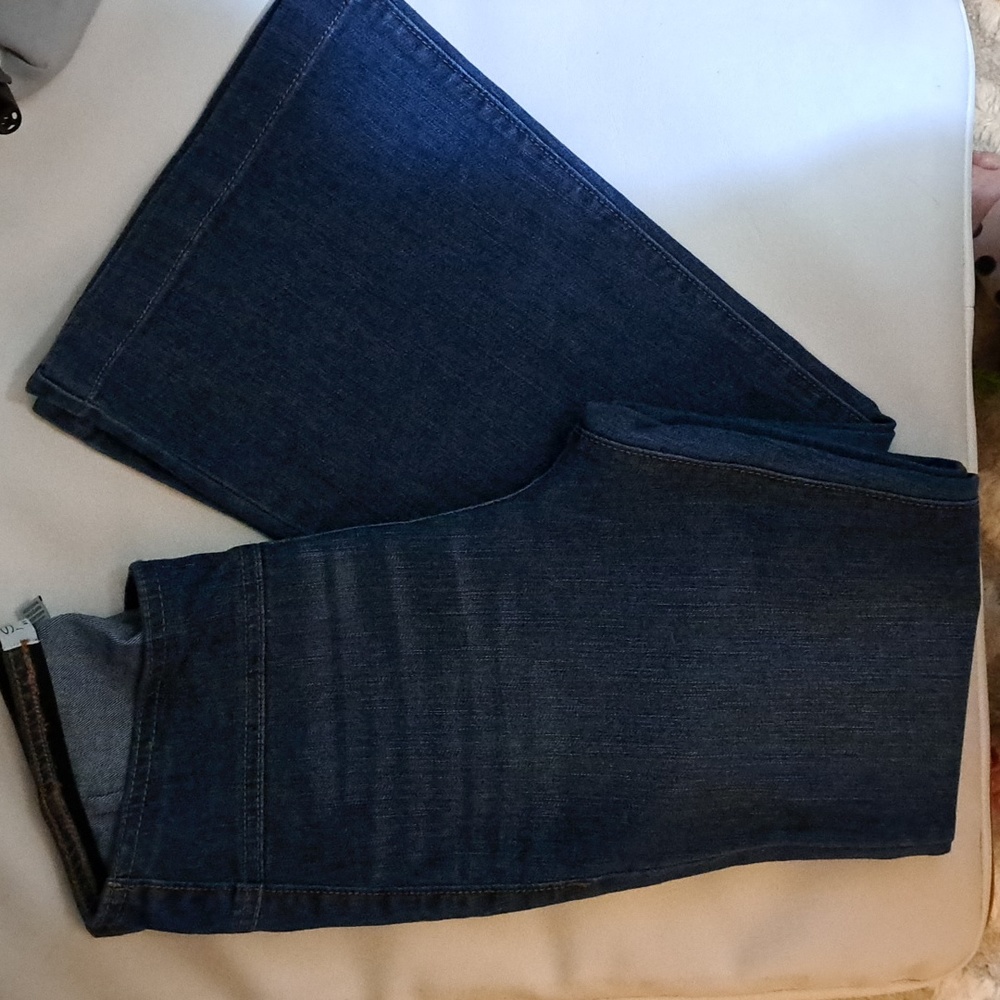Size 4 SOFIA Melissa Flair jeans